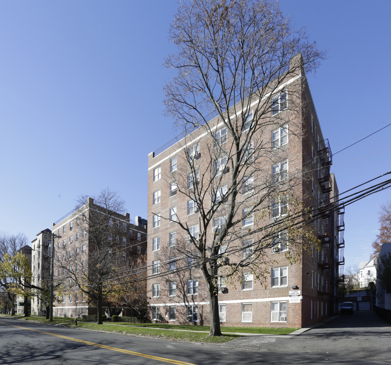 485 Bronx River Pky in Yonkers, NY - Building Photo