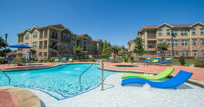 Gardens of Denton Apartments in Denton, TX - Building Photo - Building Photo