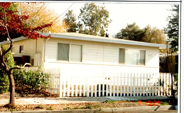 1036 Jones Ct in Redwood City, CA - Building Photo - Building Photo