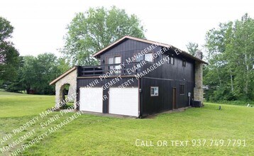 14400 Woodlawn Dr in Sidney, OH - Building Photo - Building Photo