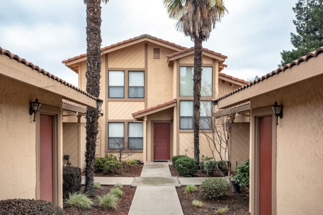 Hahn Triplexes in Modesto, CA - Building Photo - Building Photo