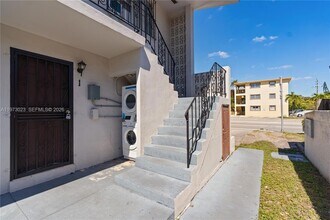 6406 W Flagler St, Unit 1 in Miami, FL - Foto de edificio - Building Photo