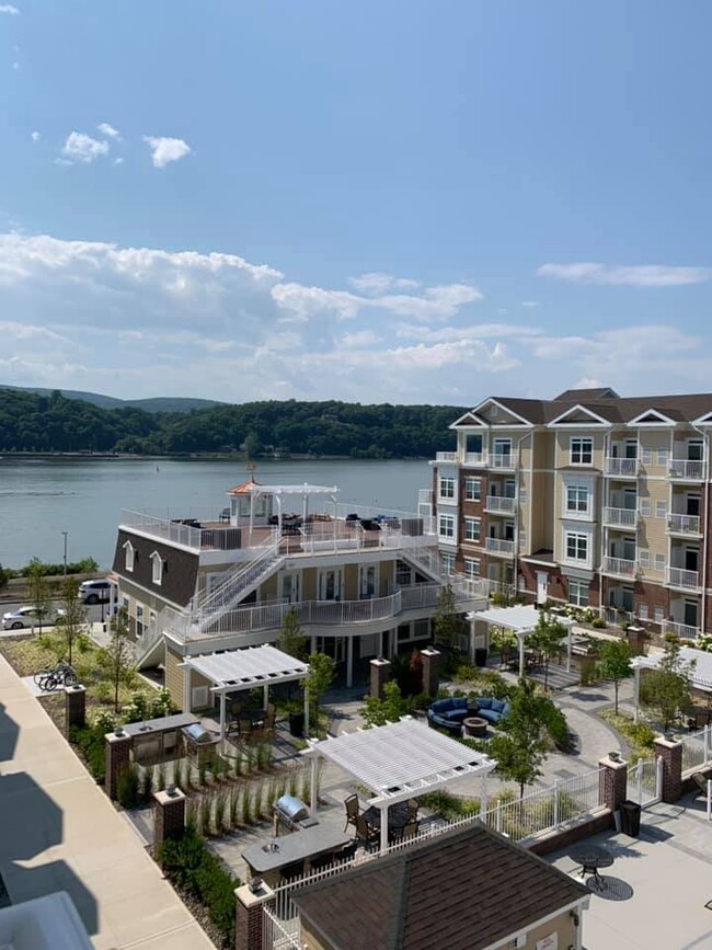 One Dutchess Luxury Waterfront 1, 2, & 3 B... in Poughkeepsie, NY - Building Photo - Building Photo