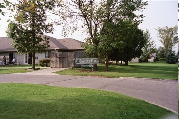 Scottish Pines Senior in Alma, MI - Foto de edificio - Building Photo