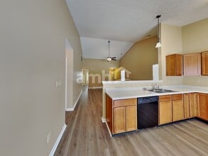 10616 Northern Dancer Dr in Indianapolis, IN - Foto de edificio - Building Photo