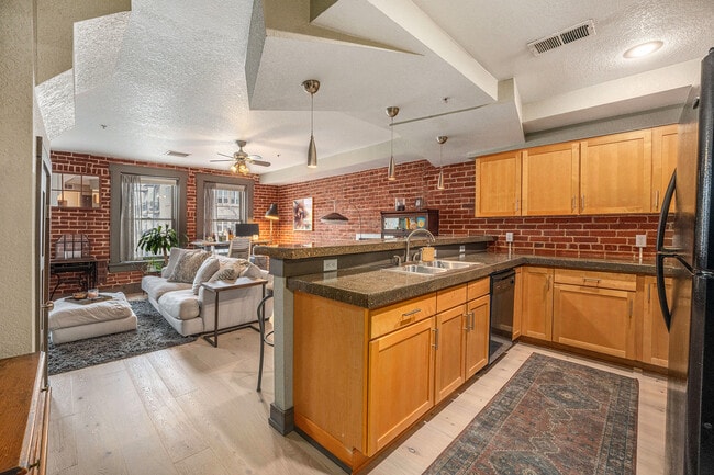 232 N Broadway in Denver, CO - Foto de edificio - Building Photo