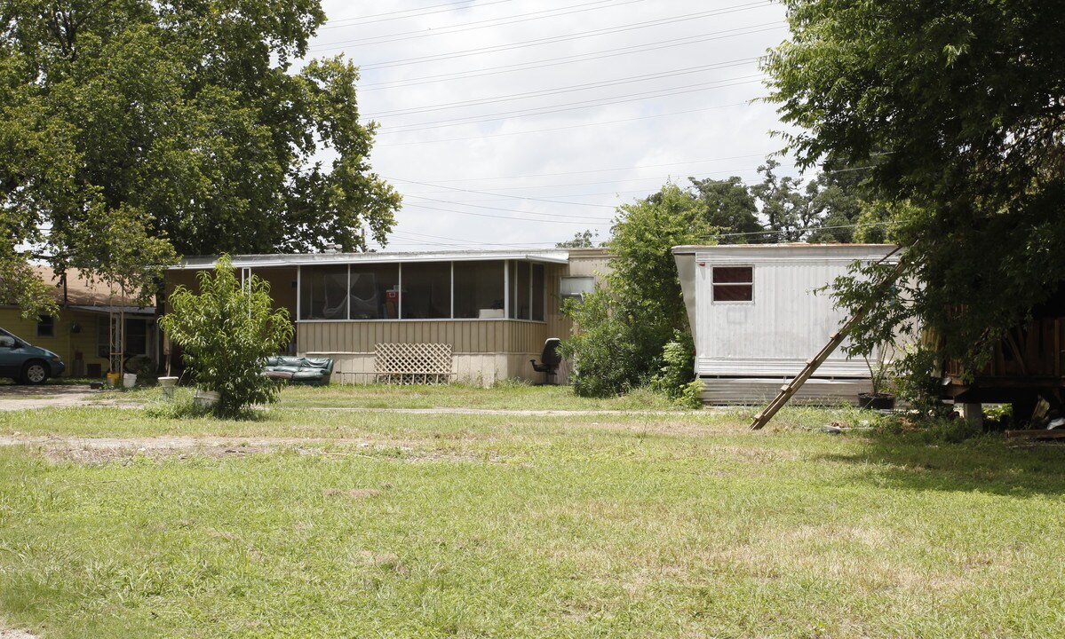 3205 Burleson Rd in Austin, TX - Building Photo