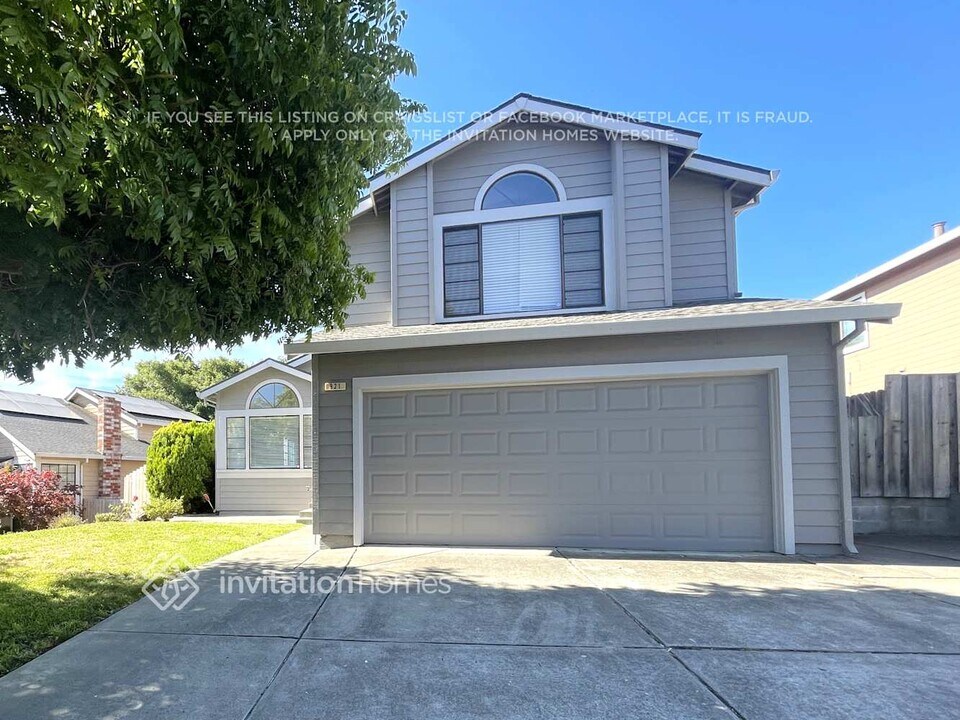 921 Pueblo Way in Vallejo, CA - Foto de edificio