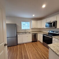 148 Mayo Rd in Hampden, ME - Building Photo