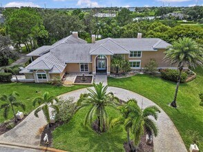 1520 Jade Ln in Tarpon Springs, FL - Building Photo - Building Photo