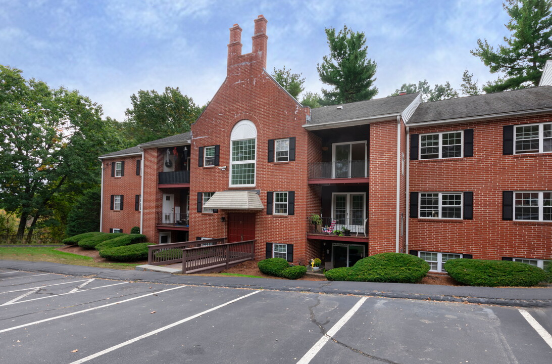 1 Louisburg Sq in Nashua, NH - Building Photo