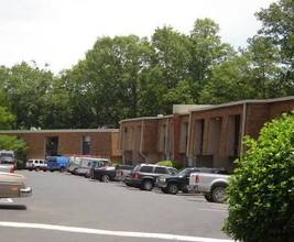 Vestawood Apartments in Vestavia, AL - Building Photo - Building Photo