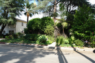 Hilda Apartments in Glendale, CA - Foto de edificio - Building Photo