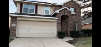 211 Mulberry Dr in Fate, TX - Building Photo