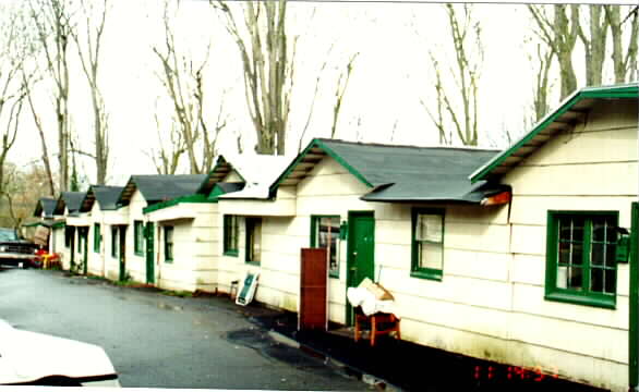 Pacific Village Apartments in Tukwila, WA - Building Photo