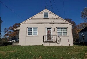 1109 Lafayette Ave, Unit 1 in Middletown, OH - Building Photo