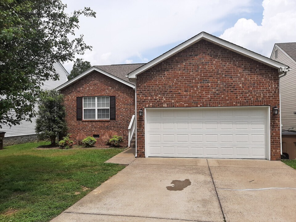3273 Cain Harbor Dr in Nashville, TN - Building Photo