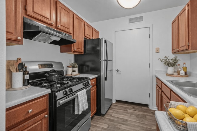 Canton Club Apartments - Canton, MI