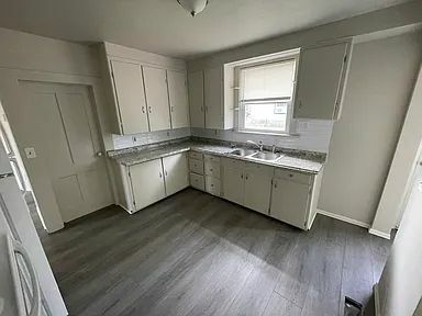 property at 102 S Perry St