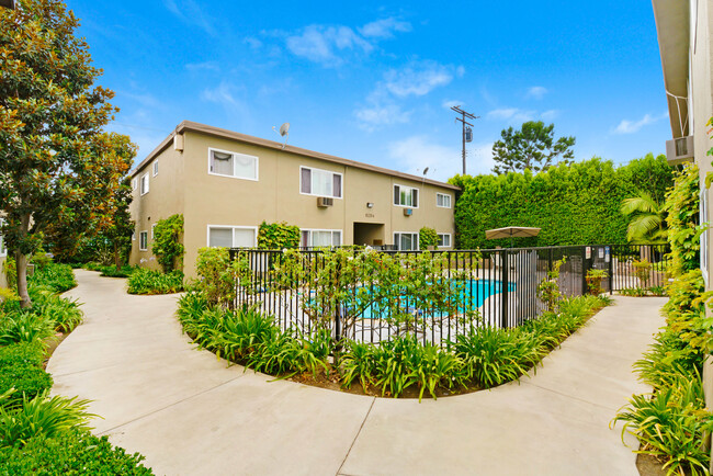 Telegraph Place Apartments in Downey, CA - Foto de edificio - Building Photo