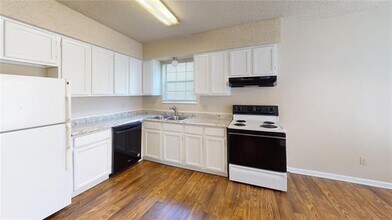 218 Renfro St in Grand Prairie, TX - Building Photo - Building Photo