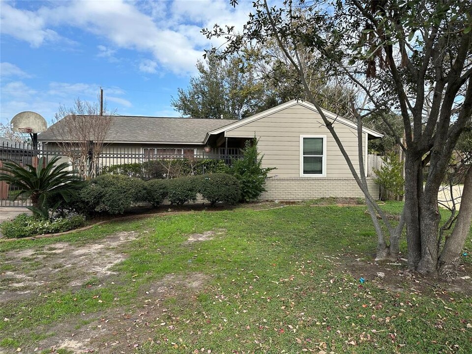 7422 Schiller St in Houston, TX - Building Photo