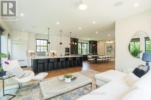 57 Victoria St in Milton, ON - Building Photo