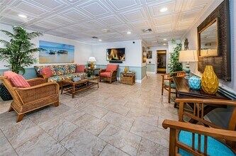 100 Bluff View Dr in Belleair Bluffs, FL - Foto de edificio - Building Photo