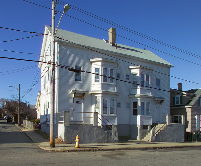 431-437 Globe St in Fall River, MA - Foto de edificio - Building Photo