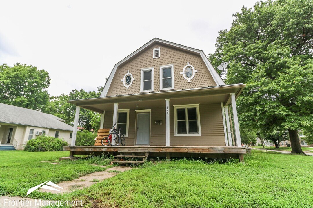 1000 Osage St in Manhattan, KS - Building Photo