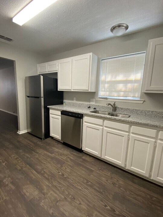 1302 Berry Dr-Unit -1302 #A Berry Dr in Cleburne, TX - Building Photo