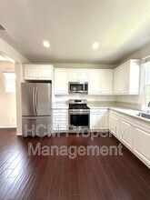 74 Chantilly in Irvine, CA - Building Photo - Building Photo