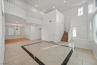 5558 Cresent Valley St in Las Vegas, NV - Building Photo - Building Photo