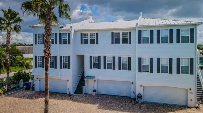 7004 Grevilla Ave S in South Pasadena, FL - Building Photo - Building Photo