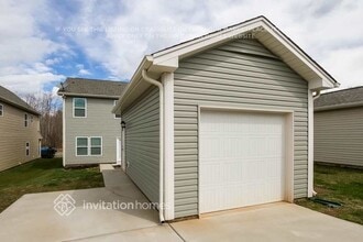 8130 Dumphries Dr in Huntersville, NC - Building Photo - Building Photo