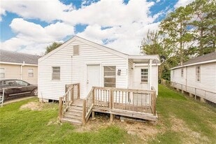 437 Robinson Ave in Marrero, LA - Building Photo
