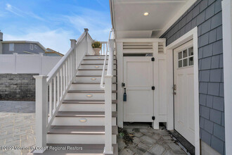 368 1st Ave in Manasquan, NJ - Foto de edificio - Building Photo