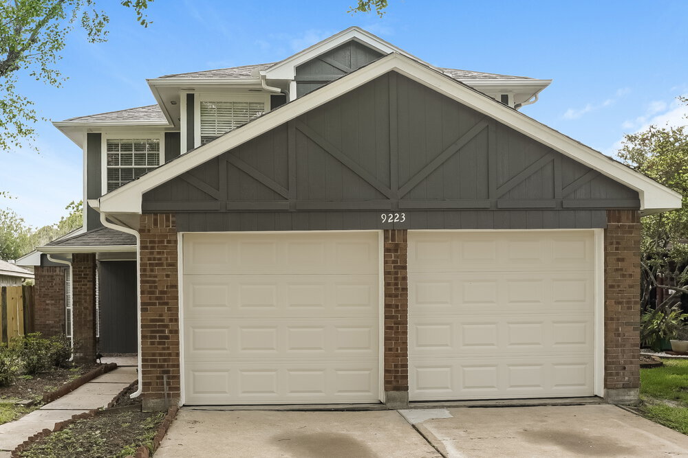 9223 Bristlebrook Dr in Houston, TX - Building Photo