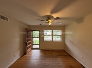 5417 NW 46th Terrace in Warr Acres, OK - Foto de edificio - Building Photo