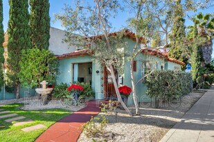 900 E Ave in Coronado, CA - Building Photo