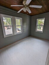 519 Carson St, Unit Upper in Chippewa Falls, WI - Foto de edificio - Building Photo