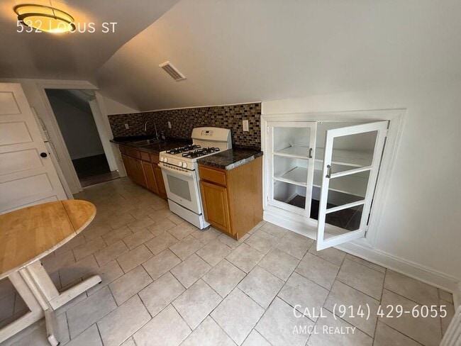 532 Locust Ave in Port Chester, NY - Building Photo - Building Photo