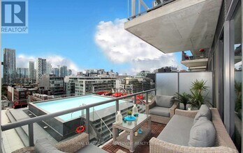 560 King St W in Toronto, ON - Building Photo - Building Photo