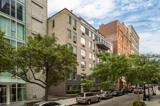 167 Perry St in New York, NY - Foto de edificio - Building Photo