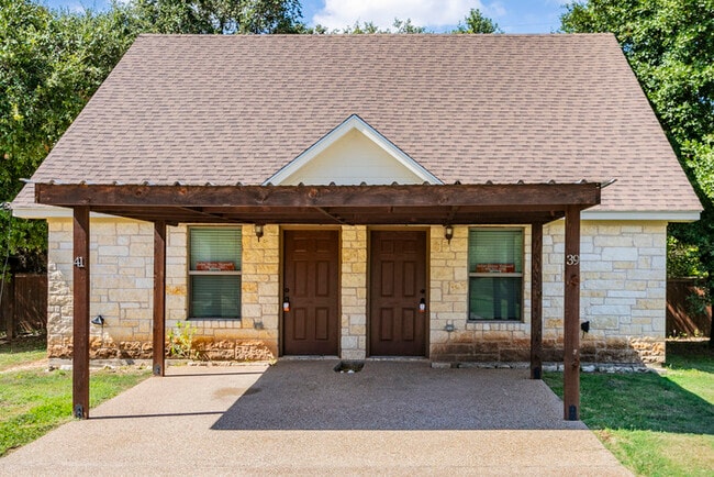 39 Addi Lane in Lacy Lakeview, TX - Building Photo - Building Photo