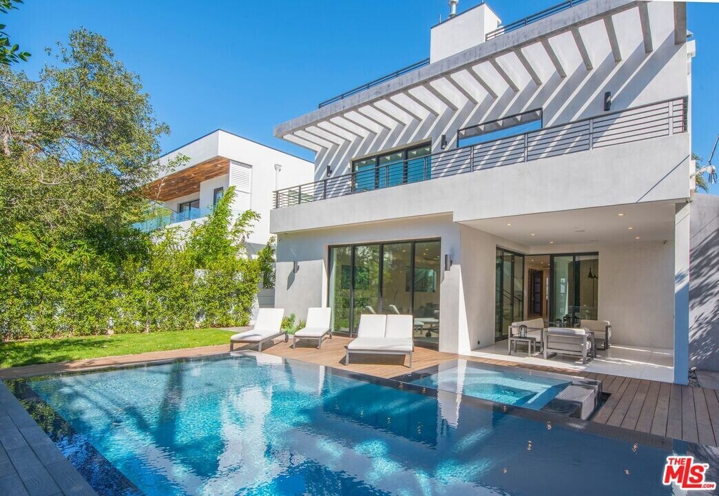 829 N Cherokee Ave in Los Angeles, CA - Building Photo