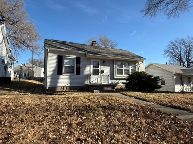 3721 N Sturdevant St in Davenport, IA - Building Photo