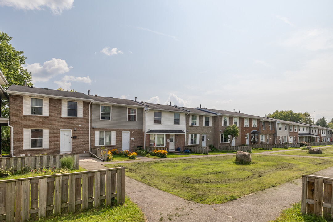 653 St. Laurent Blvd in Ottawa, ON - Building Photo