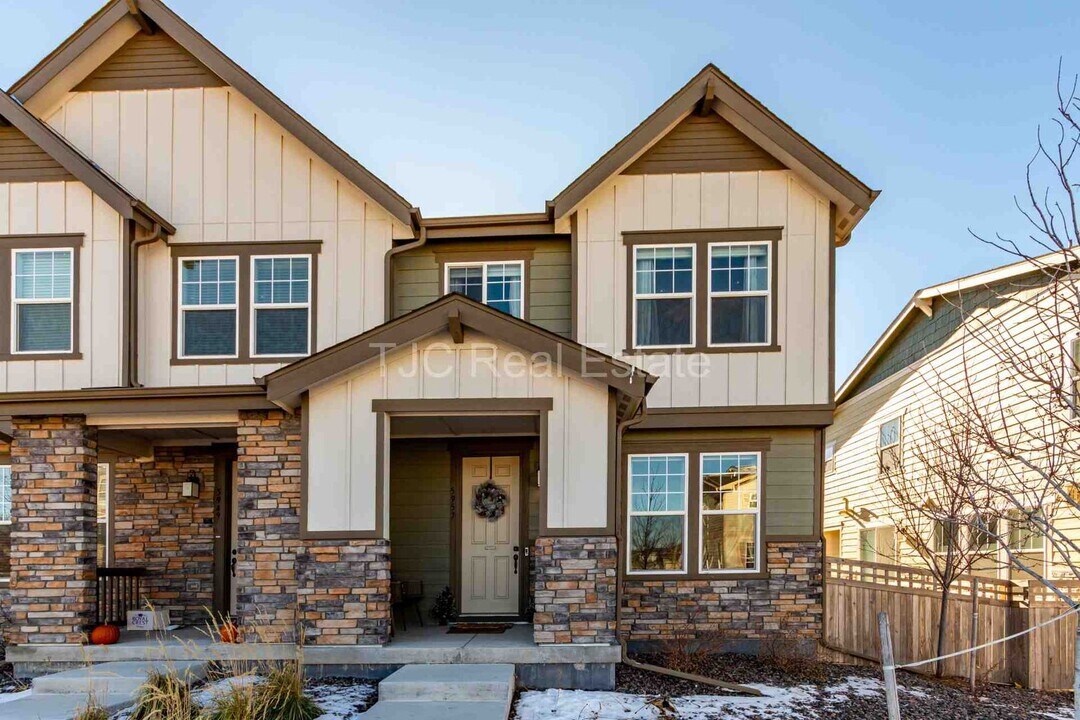 5957 N Liverpool St in Aurora, CO - Building Photo