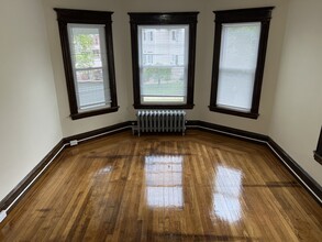 32 W Alvord St, Unit 2nd floor in Springfield, MA - Building Photo - Building Photo